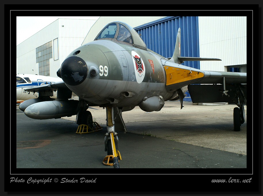 37 Hawker Hunter.jpg